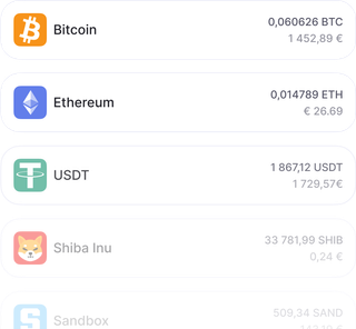 Círculo que contiene iconos de Lama, criptomonedas y monedas fiduciarias.